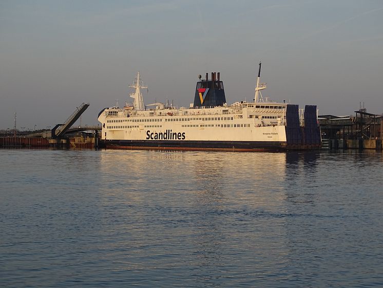 "Kronprins Frederik" im Hafen von Rødby