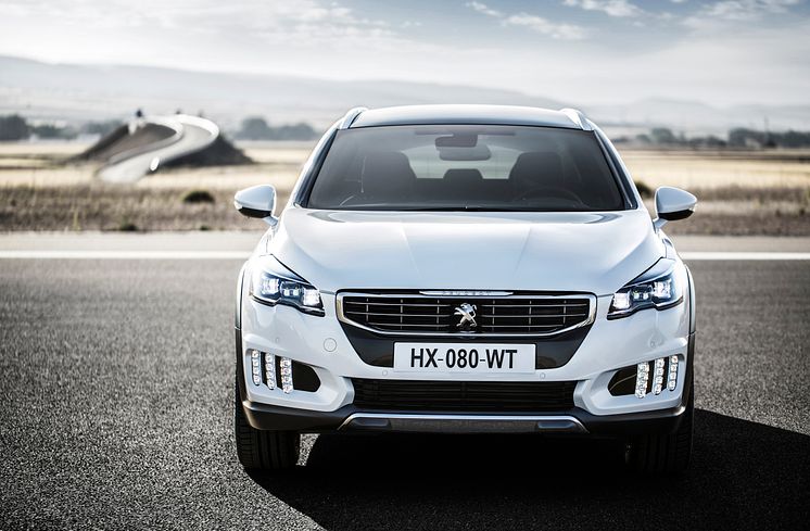 Sverigepremiär för sportigt eleganta Peugeot 508 RXH