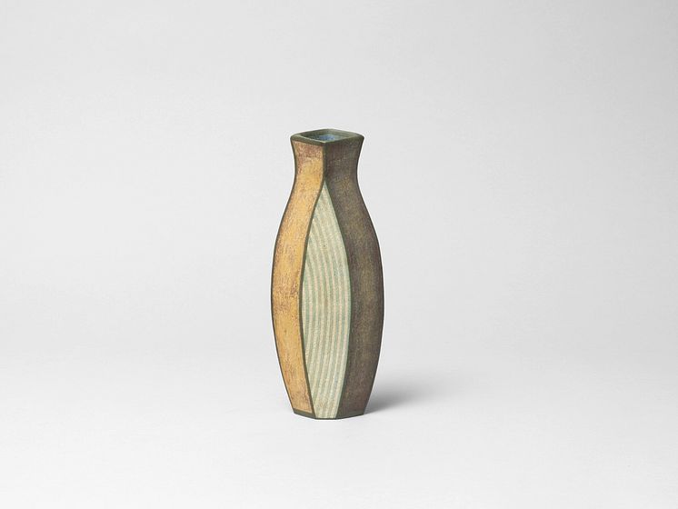 Elizabeth Fritsch, ‘Cubist’ bottle, circa 1984. Stoneware, coloured slips, 24.3 x 10x 4cm.  Estimate: £3,000-5,000. 