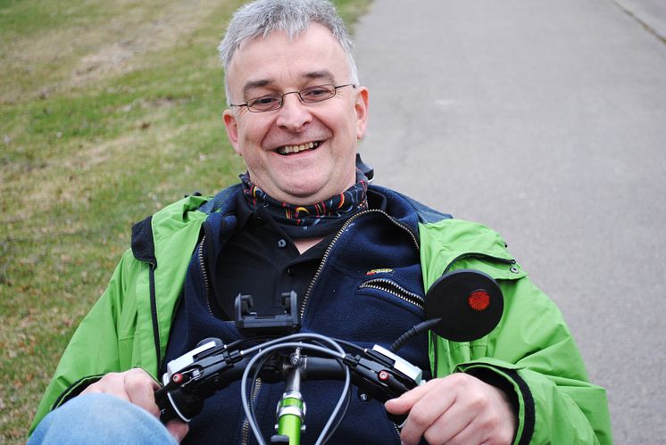 Kenneth Gagnero cyklar för Barnfonden