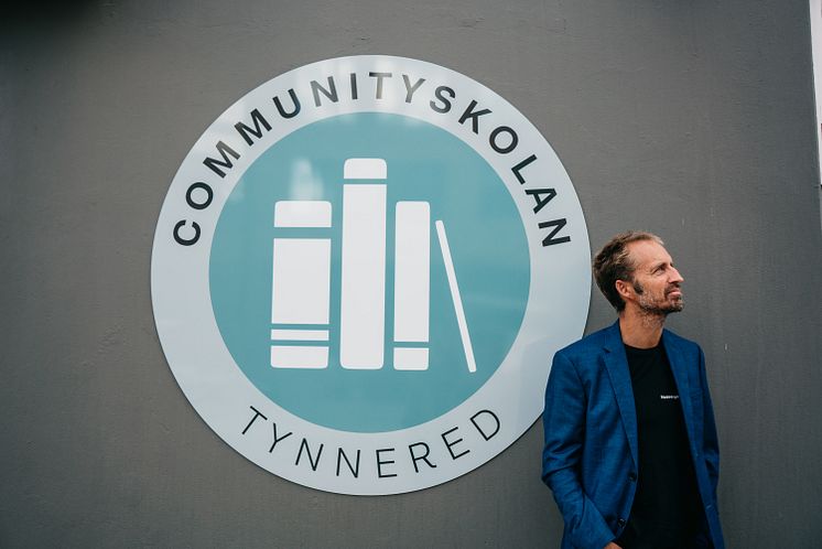 Emil Mattsson utanför Communityskolan Tynnered