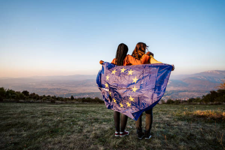 Kvinnor i EU-flagga