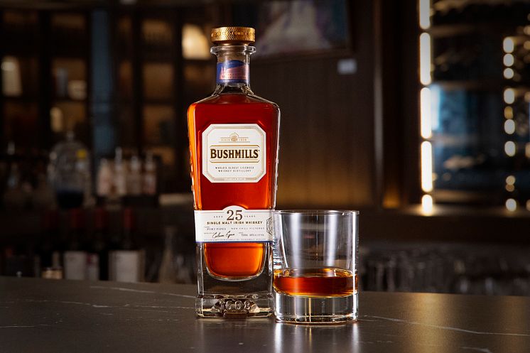 Bushmills 25 with glass