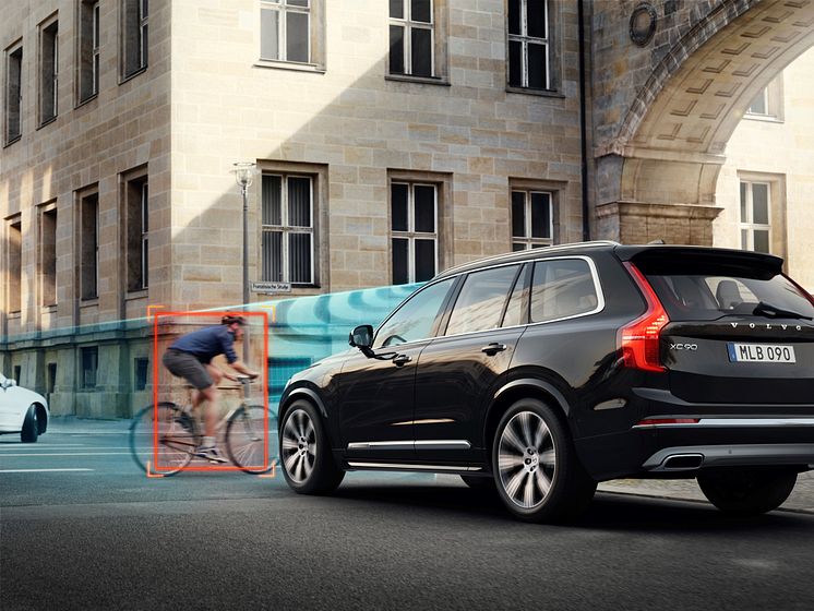 Volvo_Cars_and_POC_develop_world-first_car-bike_helmet_crash_test 8