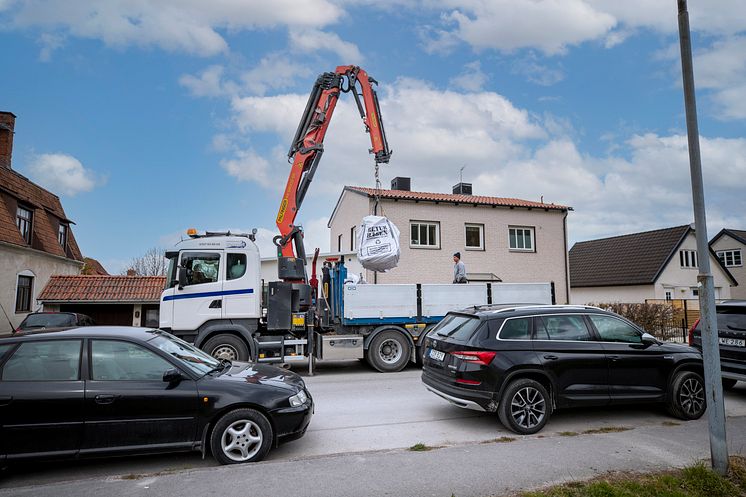 Returbagen-säckarna är smidiga att fylla samt transportera med kranbil