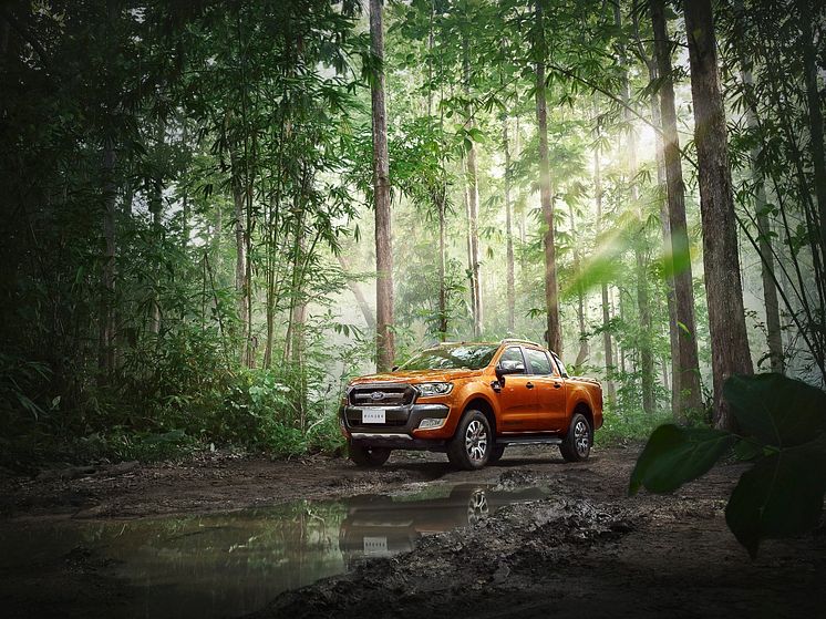 Frankfurtban bemutatkozik az új Ford Ranger; a leggazdagabb felszereltségű Wildtrak változat minden eddiginél több stílust és sokoldalúságot kínál