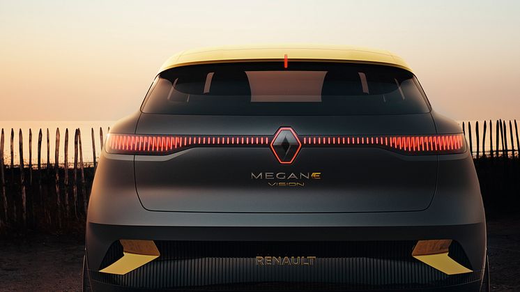 RENAULT_MEGANE_eVISION_06_1094440_Embargo Oct. 15th 5.30 pm Paris Time.jpg