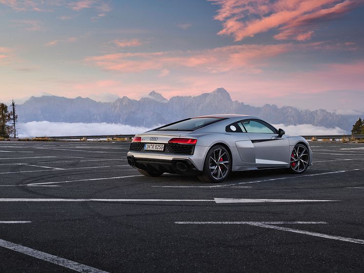 Audi R8 V10 RWD (Florettsølv)