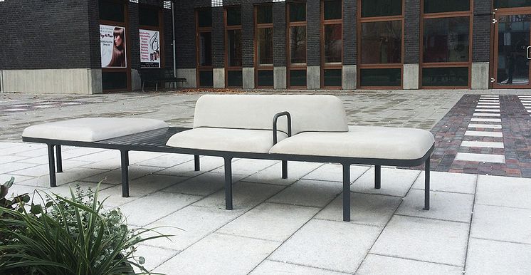 Plymå soffa betong special, Holma torg Malmö