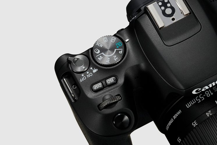 EOS 200D Black Beauty 1