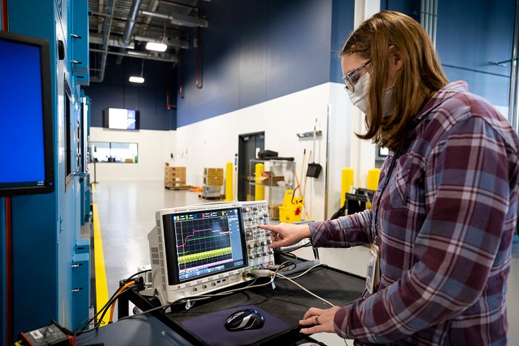 Battery Benchmarking and Test Laboratory i Allen Park, Michigan