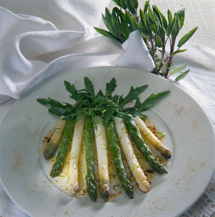 Grønne og hvide asparges fra Tyskland