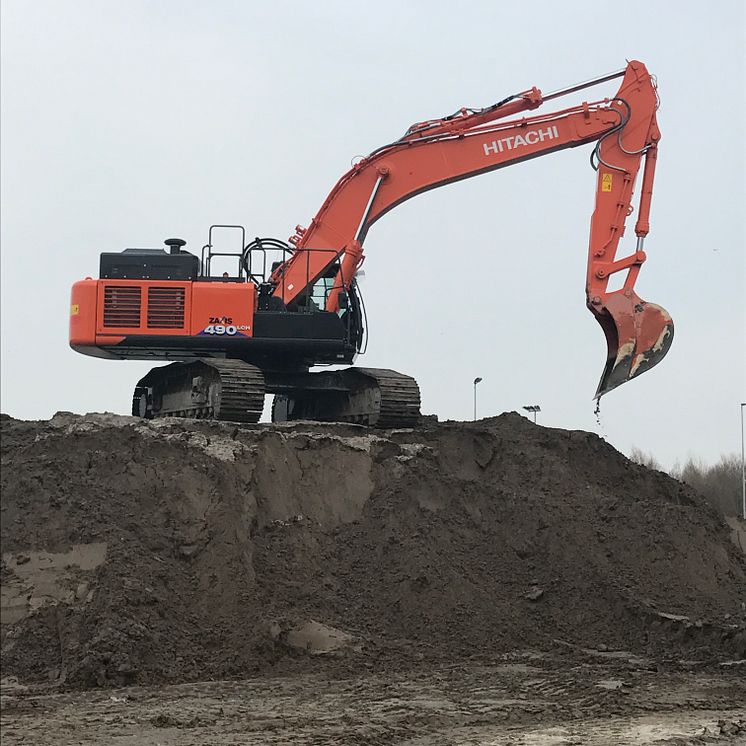 Hitachi_ ZX490-6_bandgrävare Delvator2