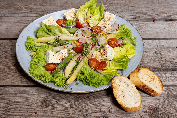 Rezept Bunter Spargelsalat mit Camembert