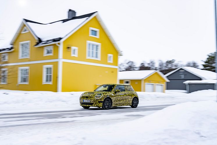 Neste generasjon elektriske MINI testes på nordisk is og snø