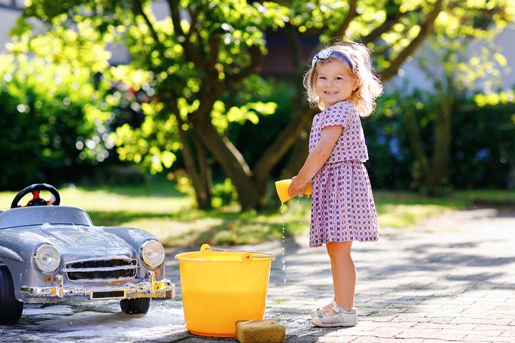 44447231-cute-gorgeous-toddler-girl-washing-big-old-toy-car-in (1)
