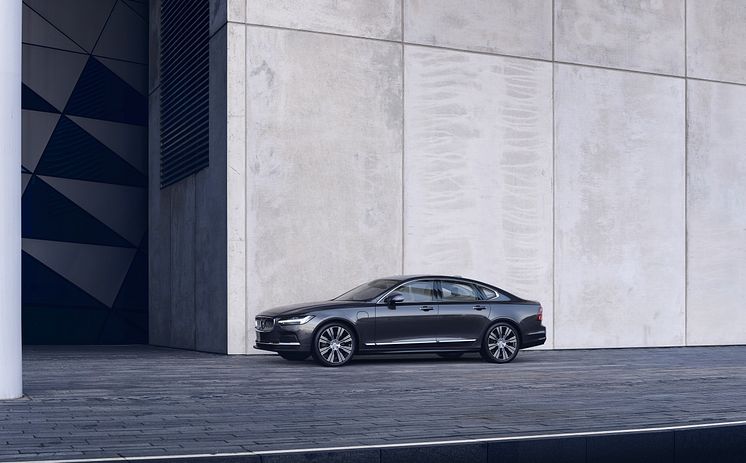 Volvo S90 Recharge T8 plug-in hybrid i Platinum Grey