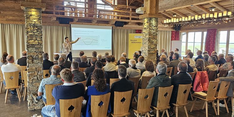 Mehr als 120 Vertreterinnen und Vertreter oberbayerischer Kommunen folgten der Einladung des Bayernwerks zum Energiedialog