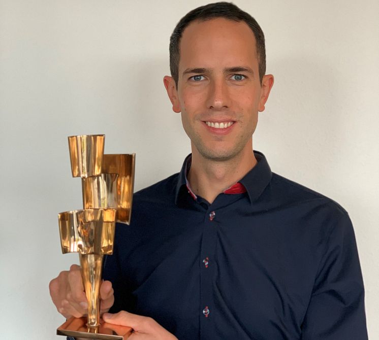 krenz-marcel-statue-kulturpreis-bayern-2020_Newsroom