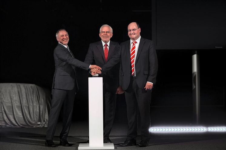 A new lighting competence center at Audi: Dr. Wolfgang Huhn, Head of Development light; Prof. Dr. Ulrich Hackenberg, Head of Technical Development; Ricky Hudi, Head of Development Electronics