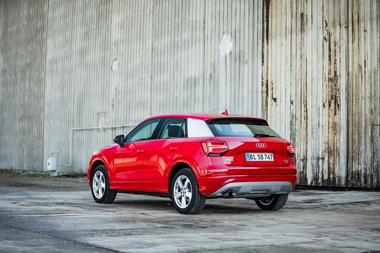 Audi Q2 (Tangorød)