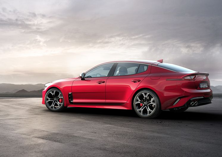 Kia Stinger GT Exterior (2)_EU Spec