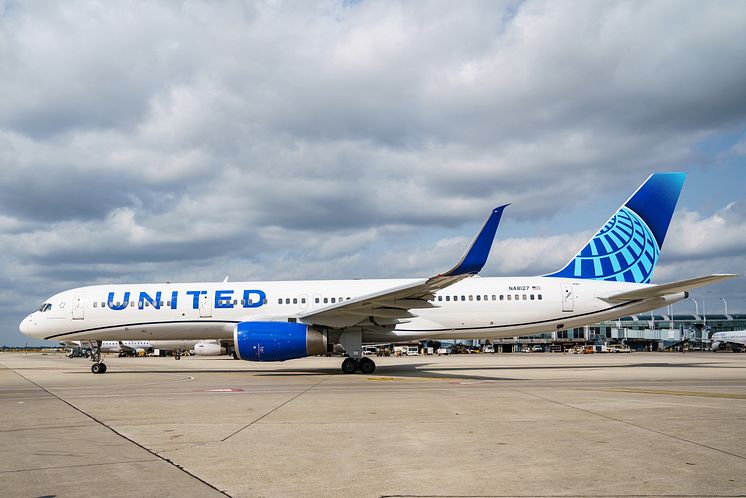 United Airlines 757-200 (3)