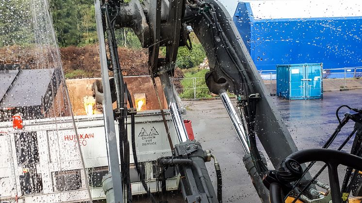 Förbränningsugn afrikansk svinpest inifrån traktor