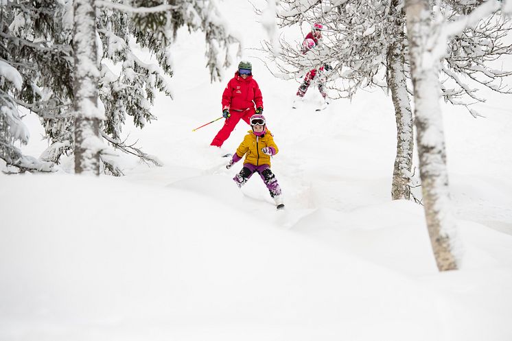 220204_OM_trysil_på ski med skiinstruktør