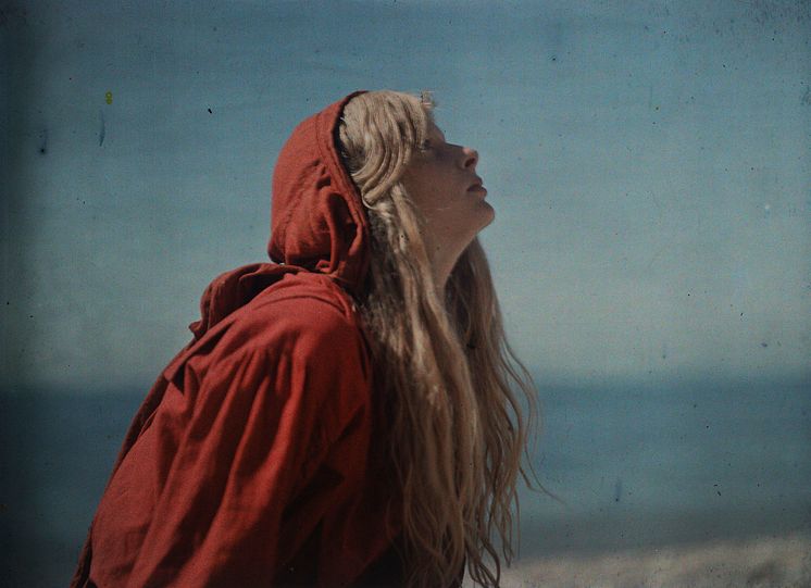 Mervyn_O_Gorman(1871-1958)Christina_August_1913__Autochrome_12x16.4cm_V&A_RPS. 611-2020