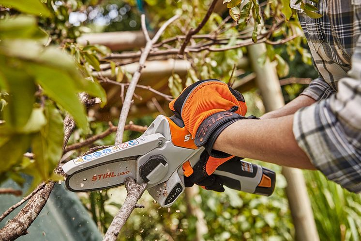 STIHL GTA 26 monipuolinen akkusaha mm. oksien sahaamiseen