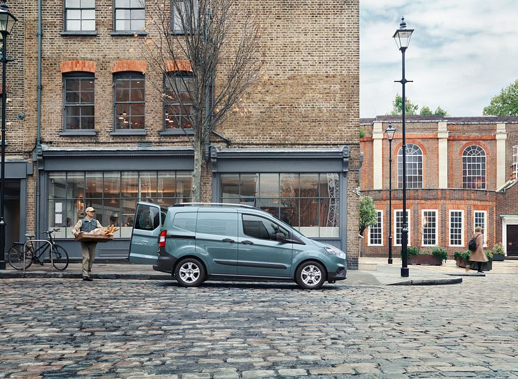 2017 Ford Transit Courier (4)