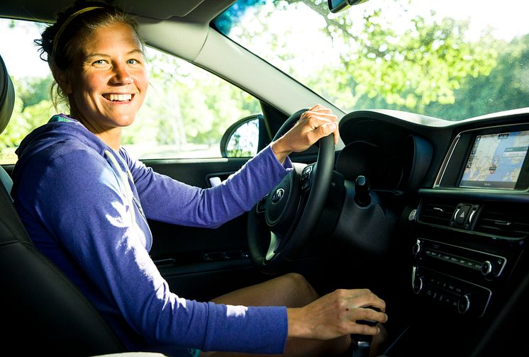 Kia får ny samarbetspartner i Emelie Forsberg_Optima Sportswagon Plug-in Hybrid