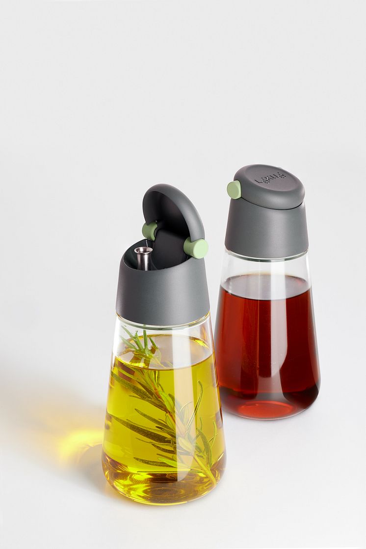 Lekue Oil/Vinegar Bottle Lifestyle