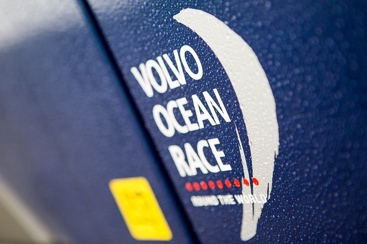 Volvo EC220E Extreme - bild på foliering Volvo Ocean Race