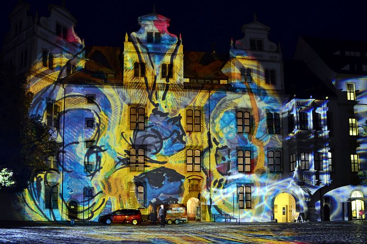 Lichtkunst vom Atelier Ingo Bracke im Schlosshof Torgau