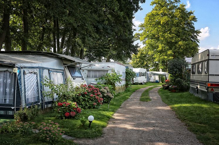 Weg zur kleinen Badestelle_C_Bluetencamping_Riegelspitze.jpg