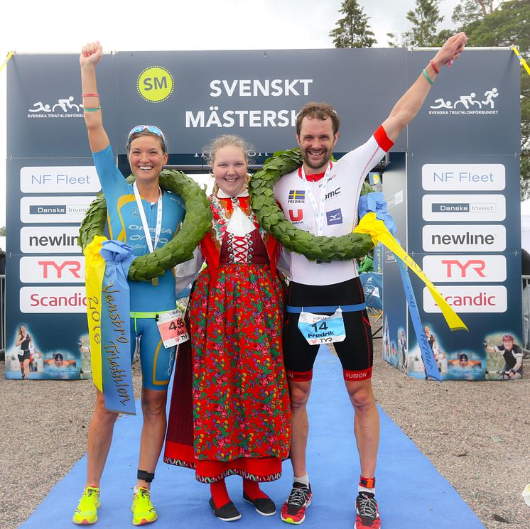 SM-segrare medeldistans i triathlon, Åsa Lundström och Fredrik Bäckson.