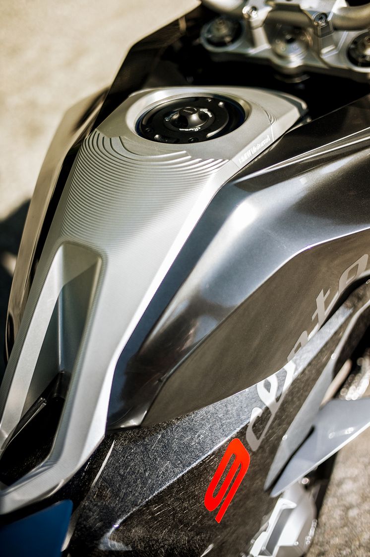 BMW Motorrad Concept 9cento-4