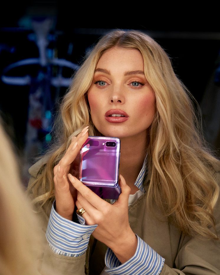 Flip it – Supermodellen Elsa Hosk ambassadör för Samsungs nya vikbara telefon_2