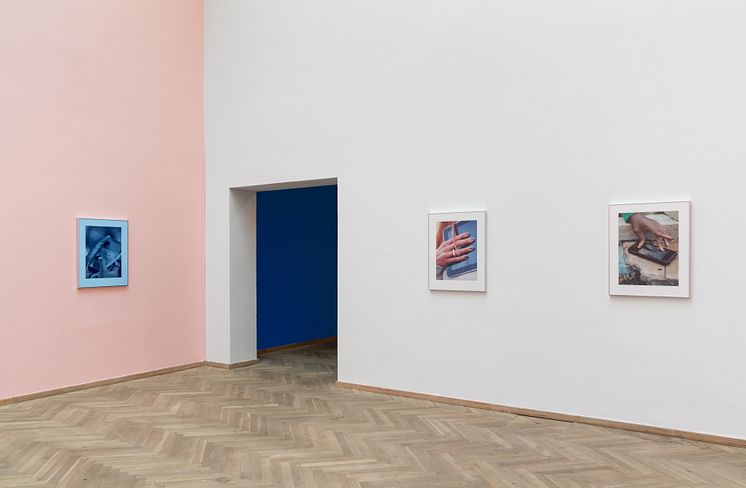 Josephine Pryde, Pinch (2022), For Myself (2014), Clouds (2022). Installation view, Kunsthal Charlottenborg. Photo by David Stjernholm