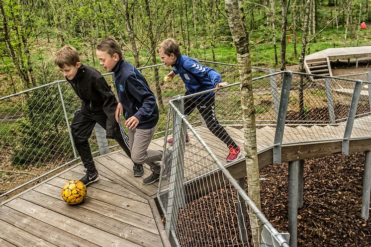 Spielplatz mit Kebony gebaut