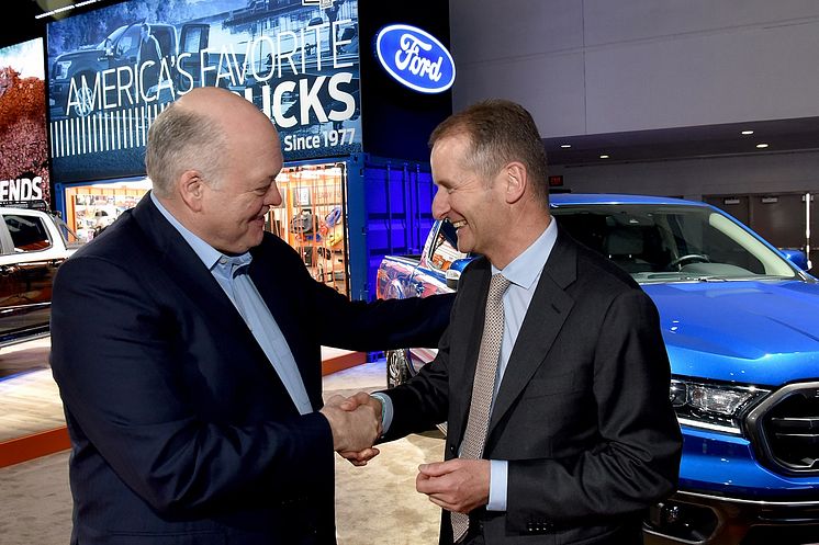 Jim Hackett fra Ford og Herbert Diess fra Volkswagen