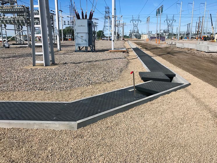 Custom Fibrelite covers installed in precast concrete manufacturer Trenwa’s troughs at major US sub-station
