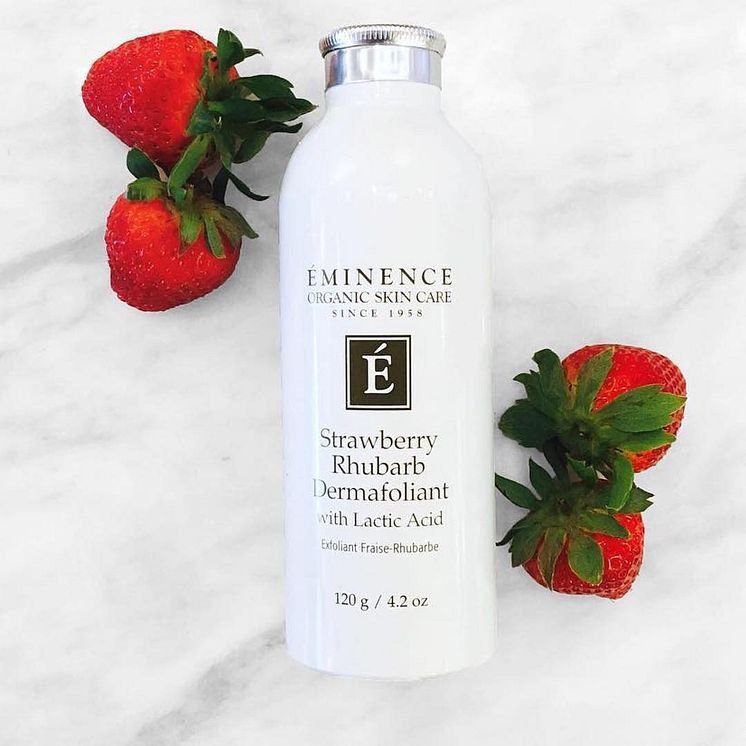 Éminence Strawberry Rhubarb Dermafoliant social