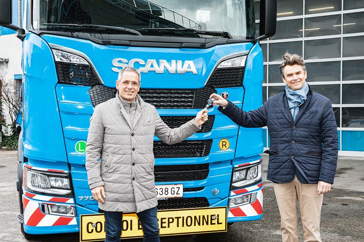 Horst Felbermayr, CEO Felbermayr Transport- und Hebetechnik GmbH & Co KG und Manfred Streit, Dirketor Scania Österreich .jpeg