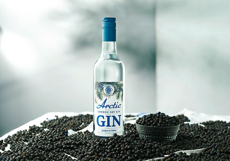 x1000w-Arctic-Juniper-and-Citrus-London-Dry-Gin-med-enbar