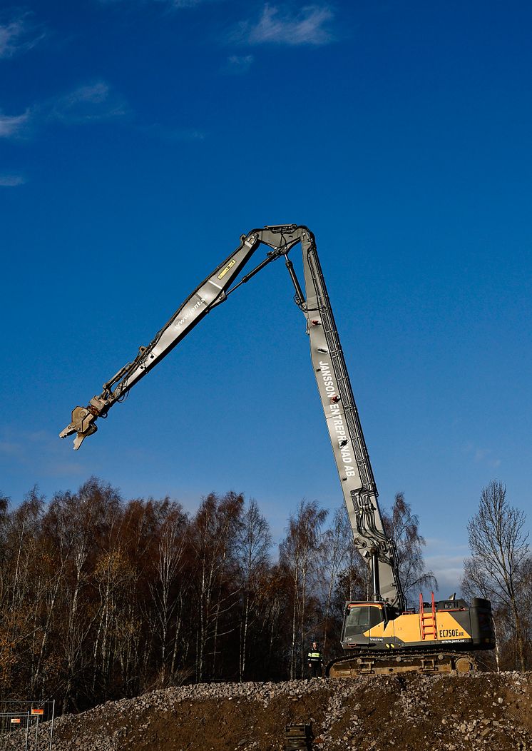 Volvo EC750E HR är Volvos största rivningsmaskin