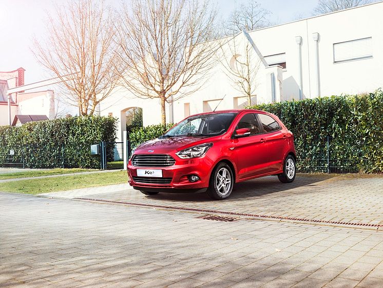 Kis autó, nagy érték: a vadonatúj Ford KA+ kimagasló térkínálattal, alacsony fogyasztással és remek vezetési élménnyel érkezik