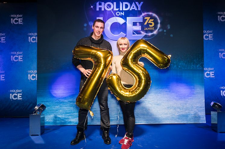 Gaststars und Olympiasieger Aljona Savchenko und Bruno Massot feiern 75 Jahre HOLIDAY ON ICE